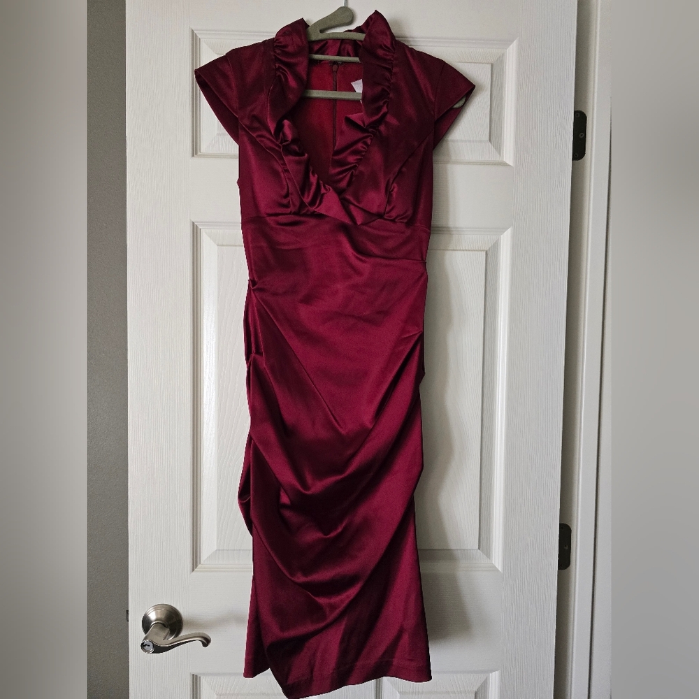 Size 6. Burgundy red wime cocktail fitted ruffle party dress perfect for wedding